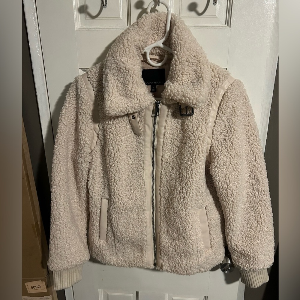 Banana Republic Sherpa Bomber Jacket. New w/o tags. Cream. Size S.